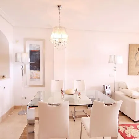 1103 Modern Golf Apartment