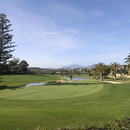 1103 Modern Golf Apartment *